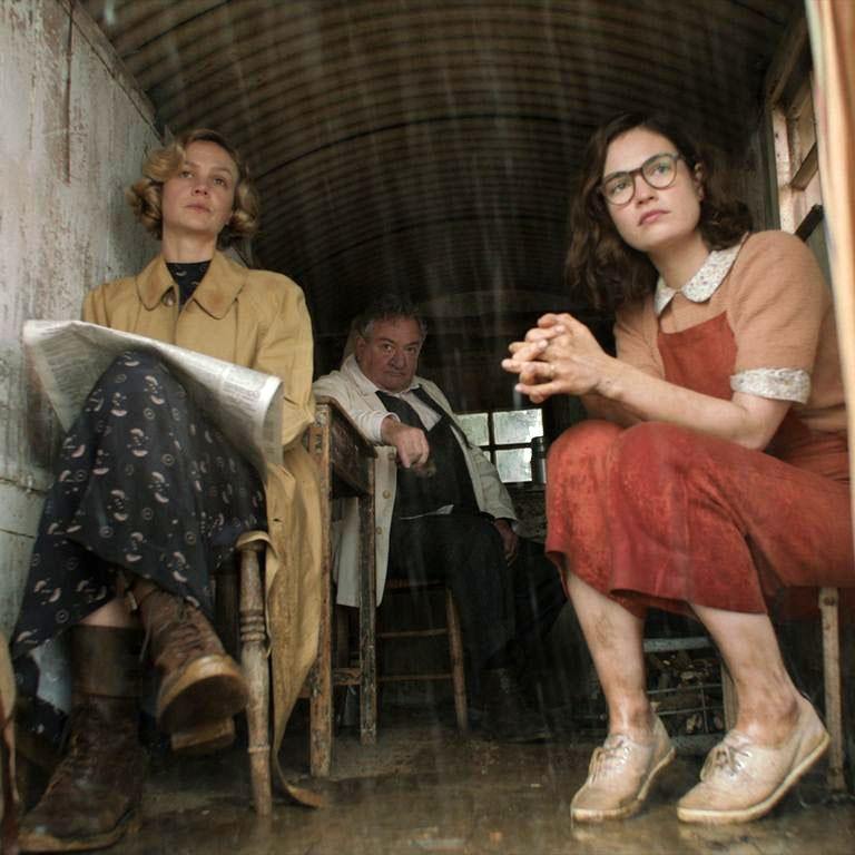The Dig cast wearing 1930's style clothing