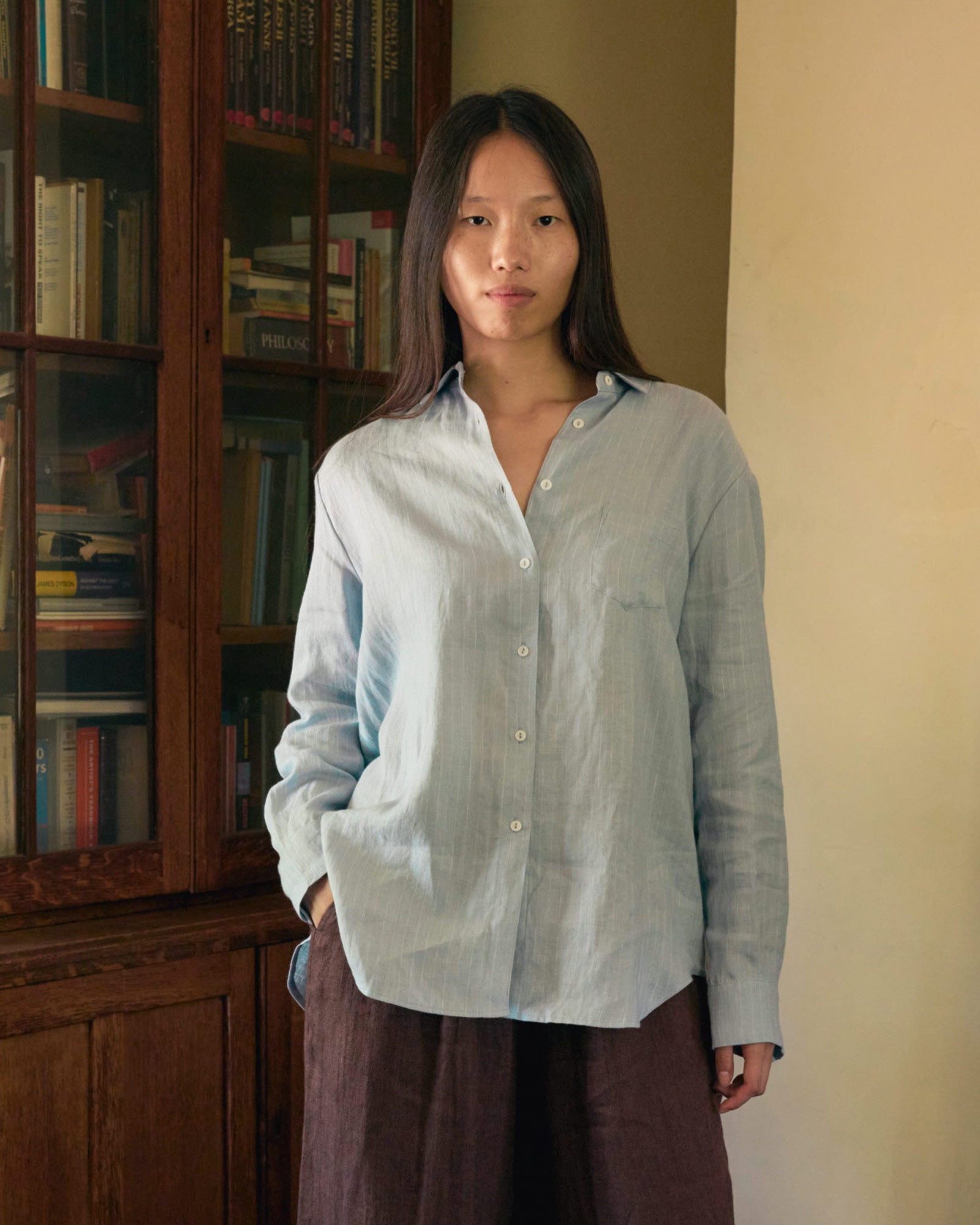 Linen Button up Shirt No.21 in Pale Blue Pinstripe