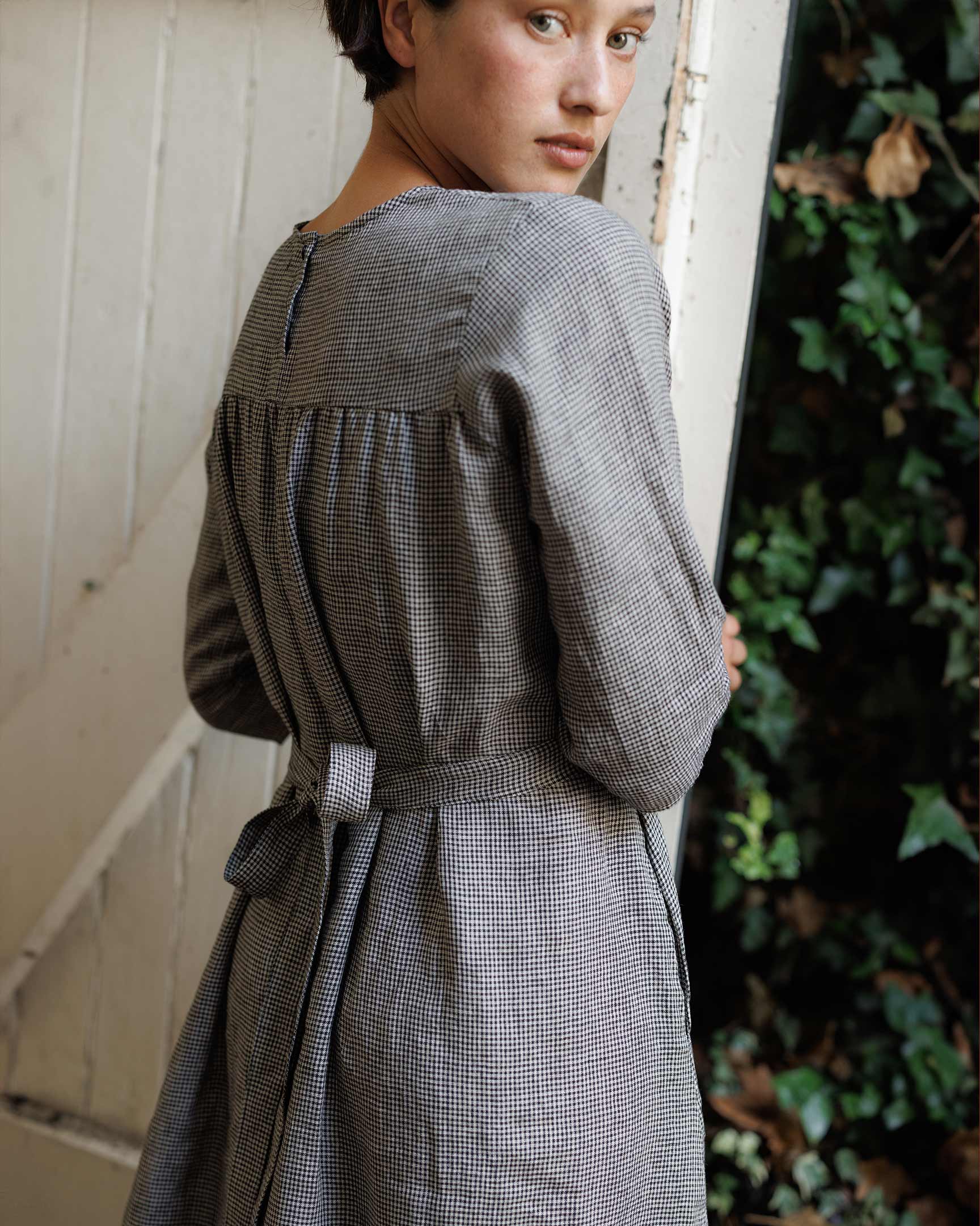 Back view of model in A line linen dress in Hazlitt's Check showing back of tie belt